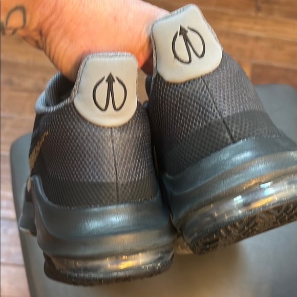 Mens Nike Basketball AIR MAX IMPACT 3 Size 9.5 Black Metallic Gold DC3725 006 - Picture 3 of 7